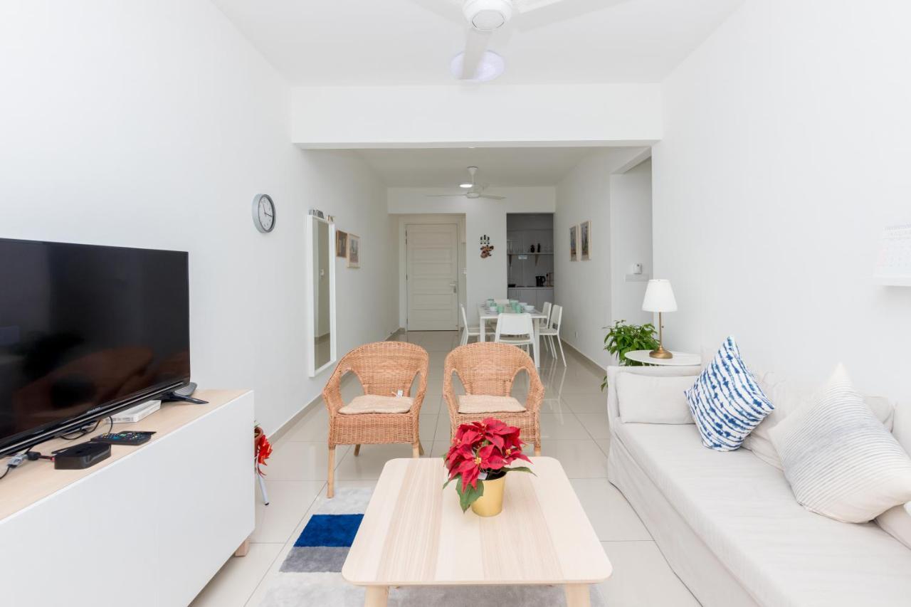 شقة Tanjung Tokong  في White Lagom Scandinavian House, By Sanguine المظهر الخارجي الصورة